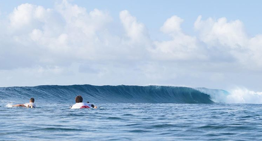 Maldives surf