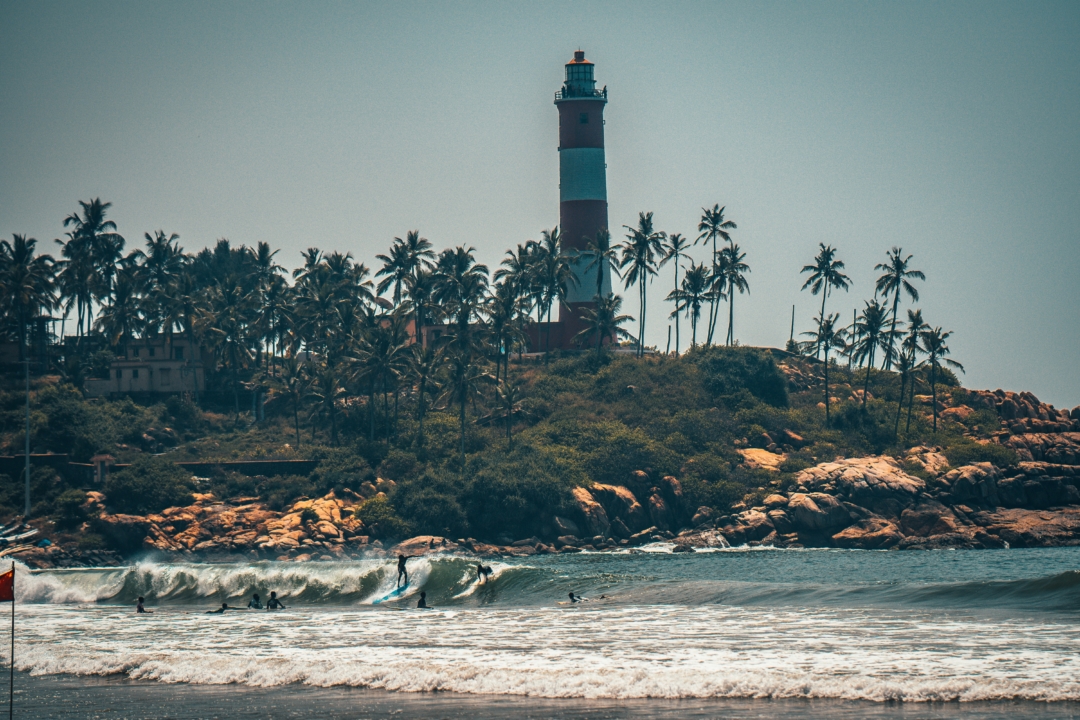 surf in kovalam, india