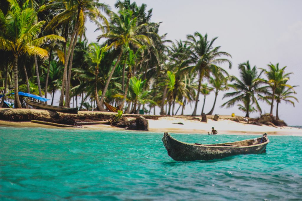 Bocas Del Toro surfing