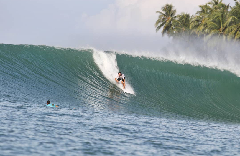 Nias surf Indonesia
